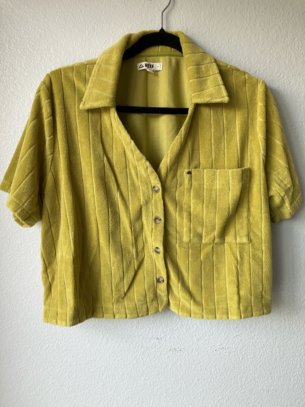 Reef Short-Sleeve Terry Button-Up in Yellow-Green